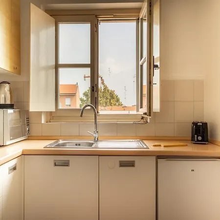 The Rent - Beautiful With Balcony In Porta Romana Lägenhet
