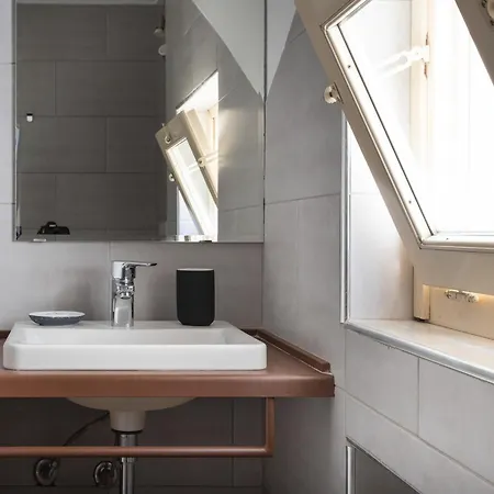 The Rent - Beautiful With Balcony In Porta Romana * Μιλάνο