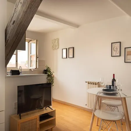 Apartment The Rent - Beautiful With Balcony In Porta Romana Milan