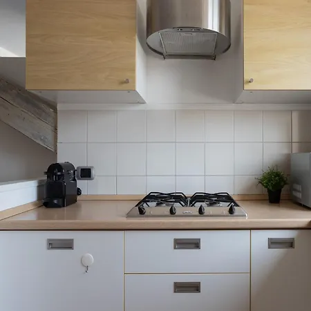 The Rent - Beautiful With Balcony In Porta Romana Milan